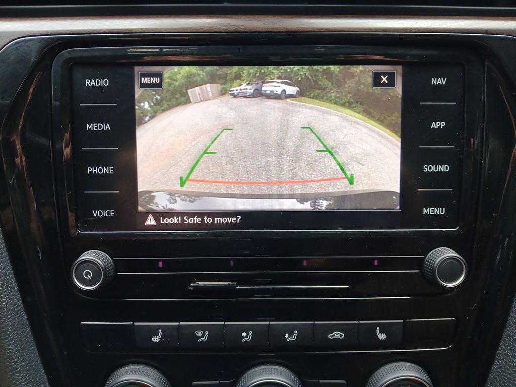 2020 Volkswagen Passat 2.0T SEL photo 20