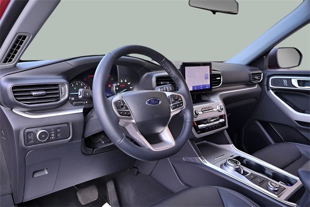 2022 Ford Explorer XLT photo 2