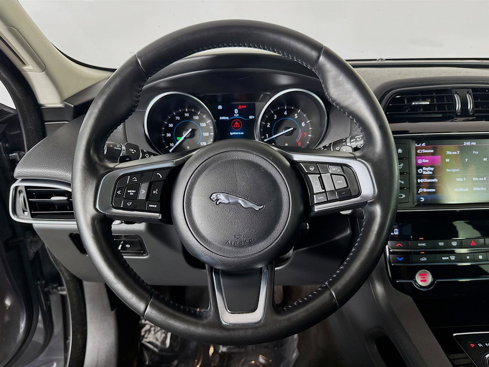 2018 Jaguar F-PACE Prestige photo 11