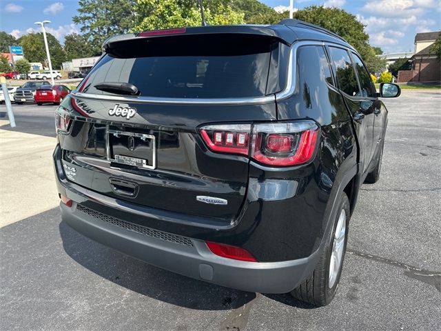 2023 Jeep Compass Latitude photo 2