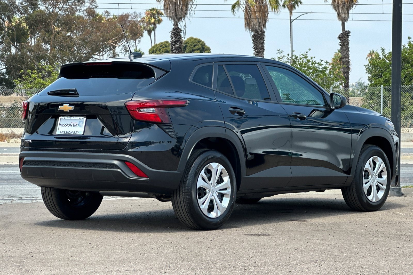 2025 Chevrolet Trax LS photo 2