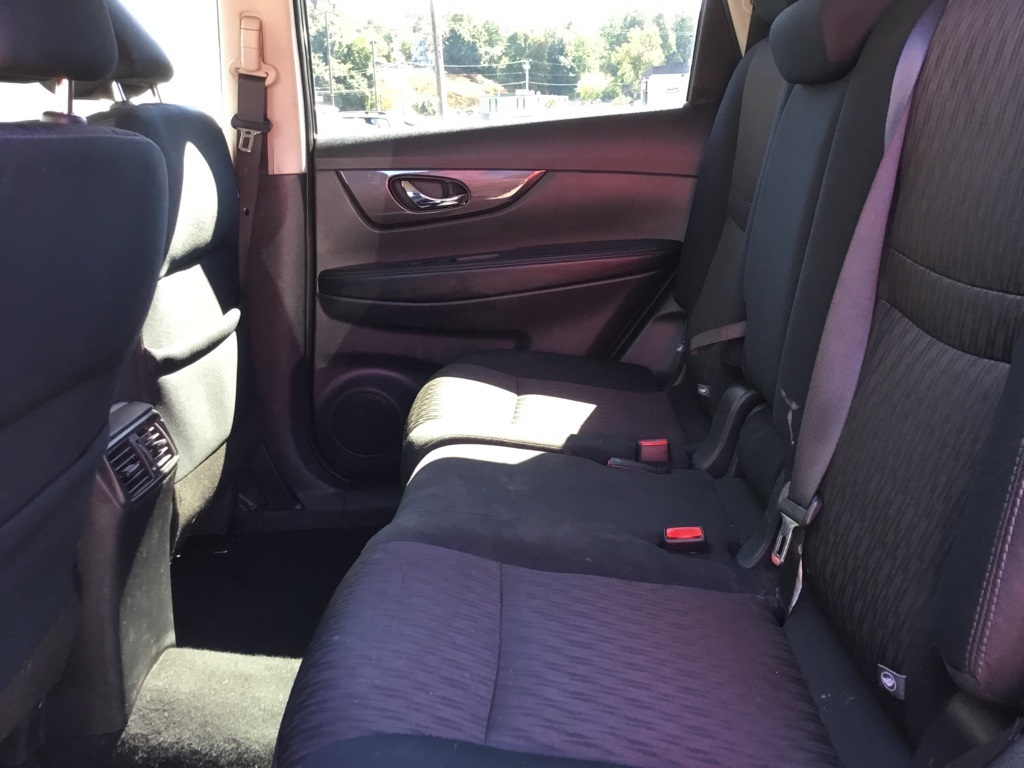 2018 Nissan Rogue SV photo 4