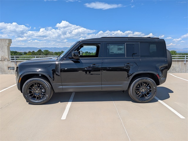 2025 Land Rover Defender 110 S photo 3