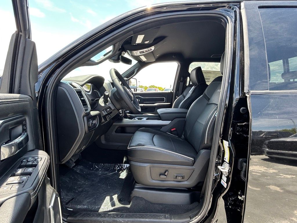 2025 Ram 3500 Laramie photo 7
