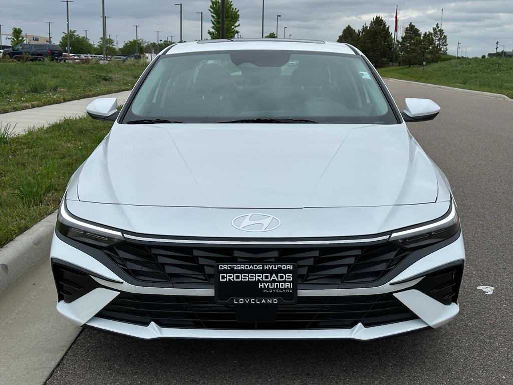 2025 Hyundai Elantra SEL Convenience photo 2