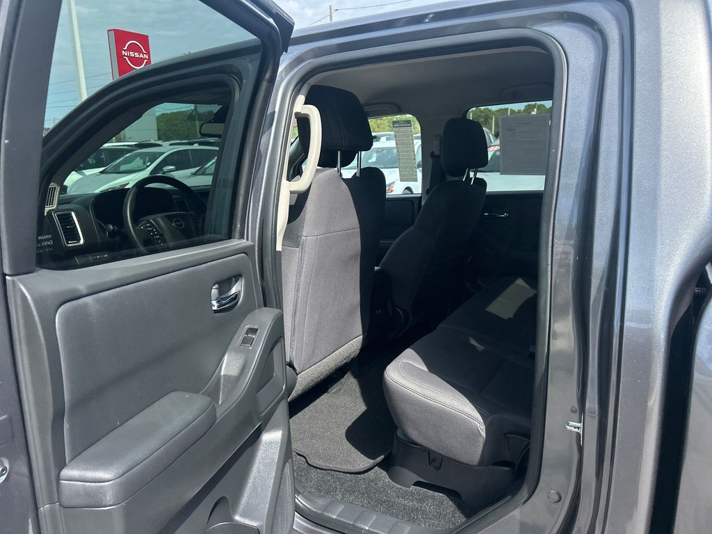 2024 Nissan Frontier SV photo 13