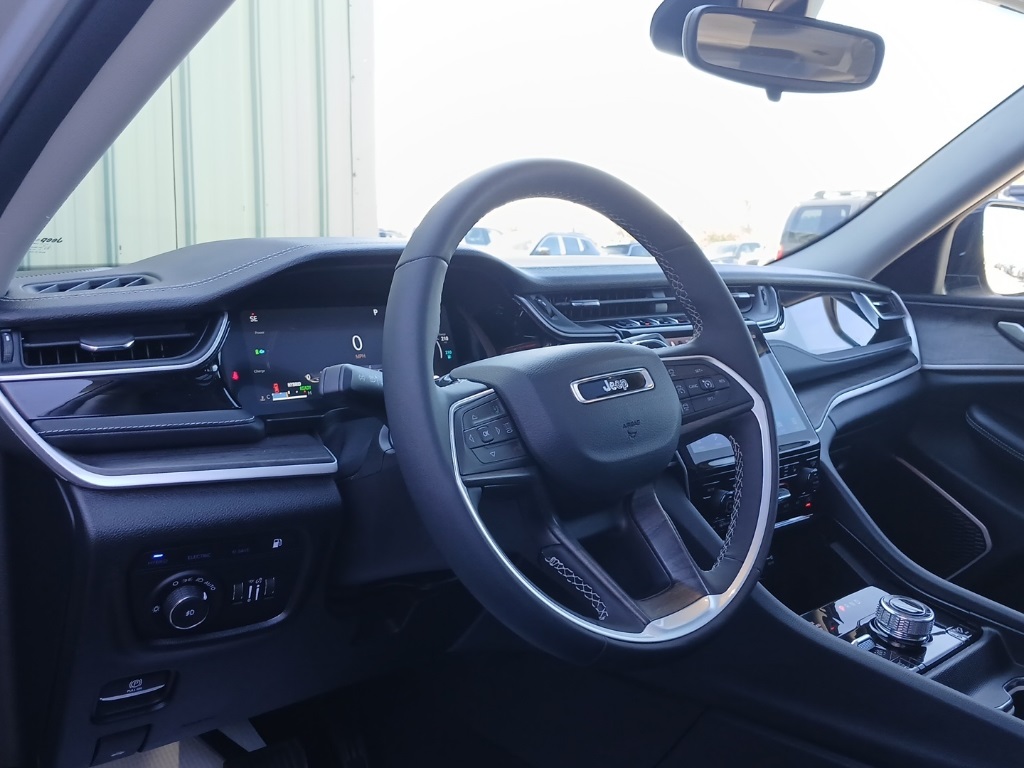 2023 Jeep Cherokee 4xe photo 9