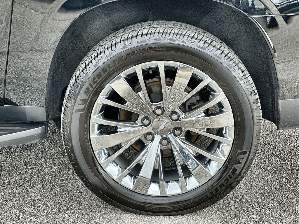 2021 Chevrolet Suburban LT photo 32