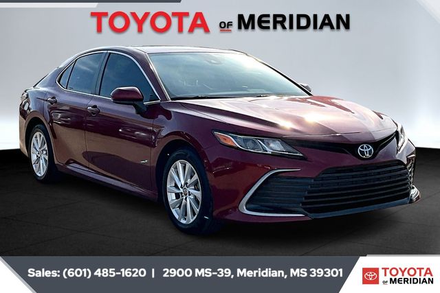 2021 Toyota Camry LE's photo