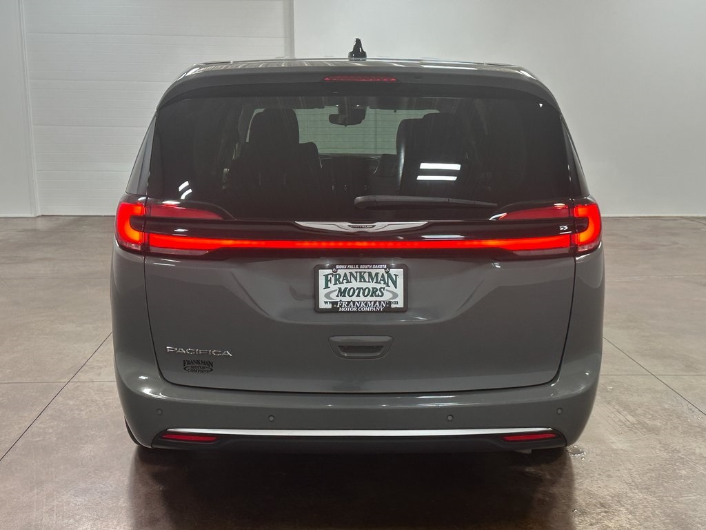 2023 Chrysler Pacifica Touring L photo 25