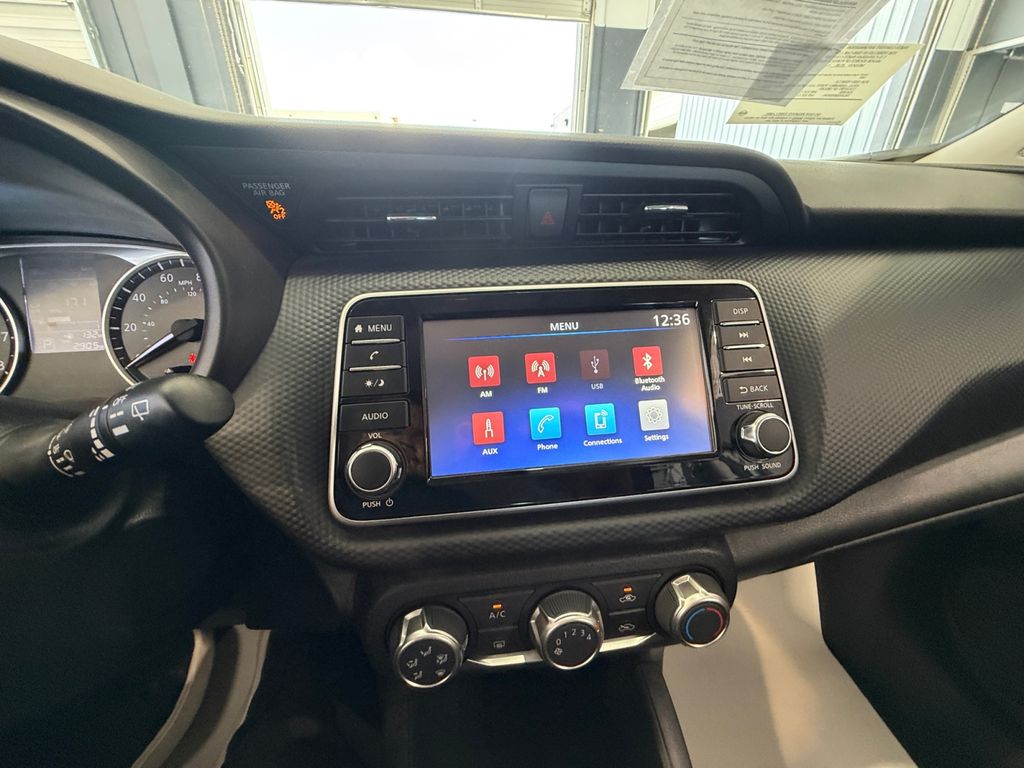 2024 Nissan Kicks S photo 11