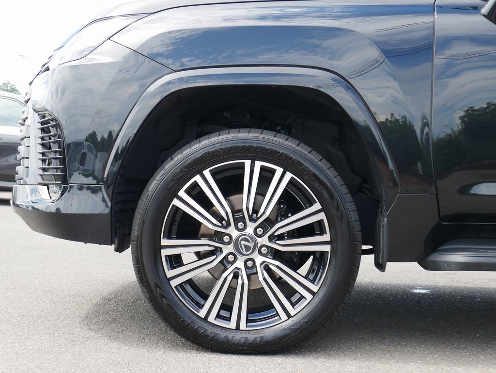 2024 Lexus LX 600 Luxury photo 9