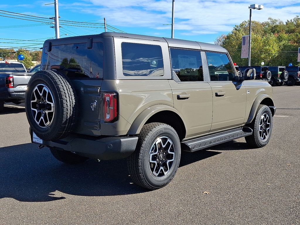 2025 Ford Bronco Outer Banks photo 2