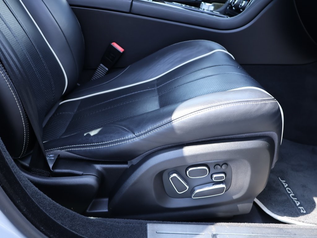 2014 Jaguar XJ Base photo 10