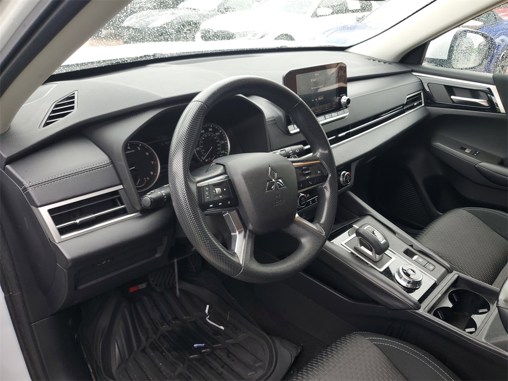 2022 Mitsubishi Outlander ES photo 17
