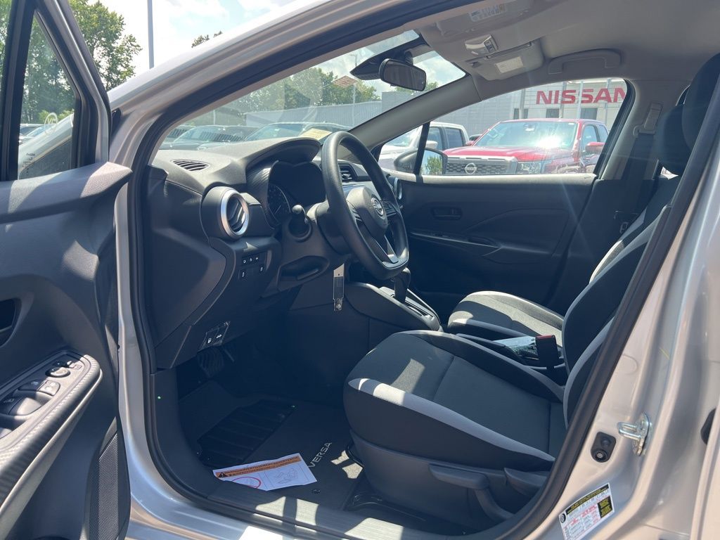 2025 Nissan Versa S photo 11
