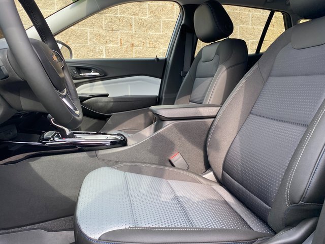 2025 Chevrolet Trax LT photo 14