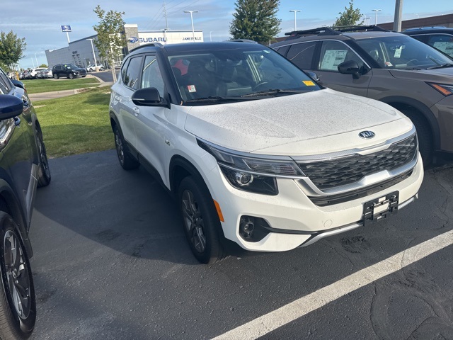 2021 Kia Seltos S photo 2