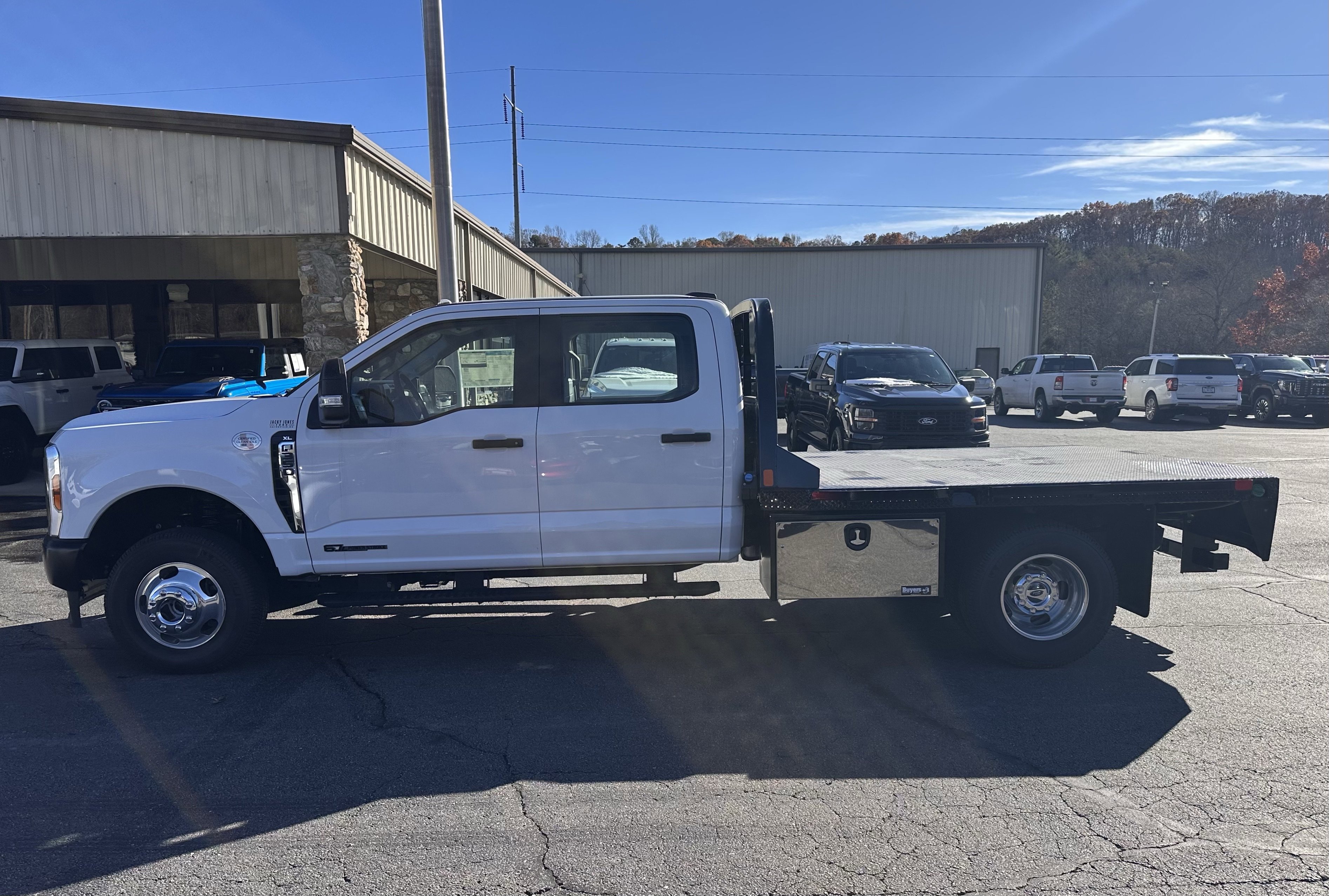 2025 Ford F-350 Super Duty Chassis Cab XL's photo