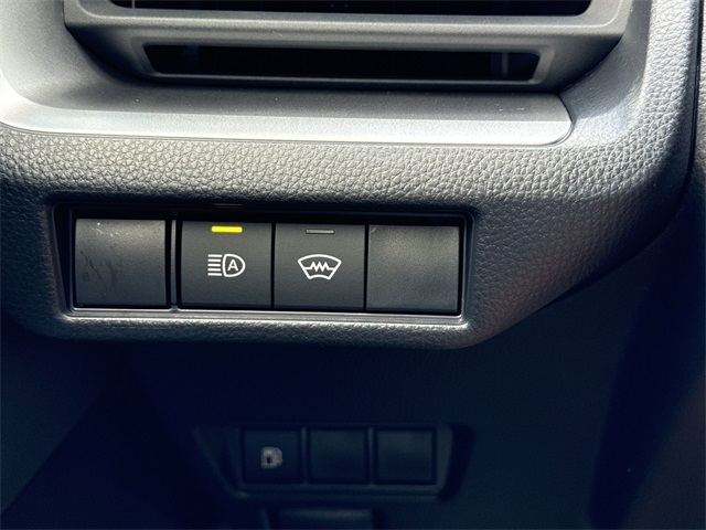 2025 Toyota Prius LE photo 17