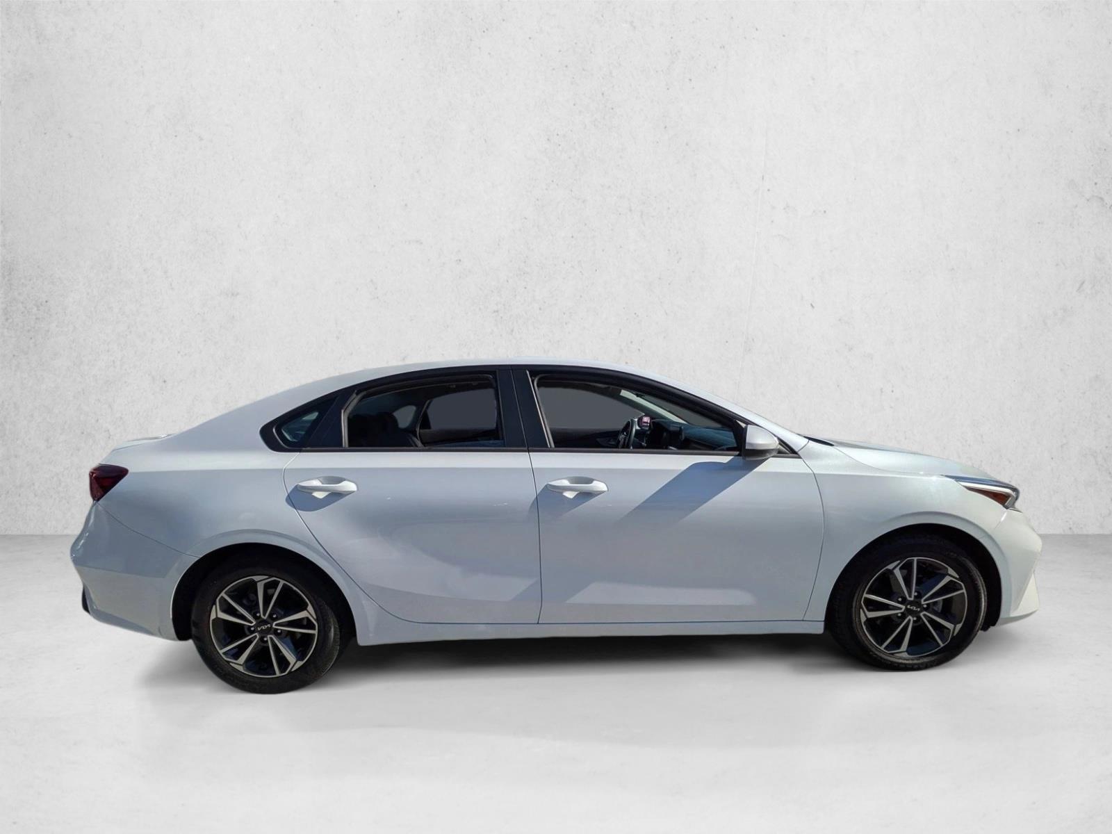 2023 Kia Forte LXS photo 4