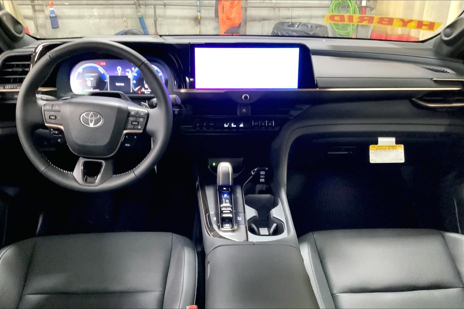 2025 Toyota Crown Platinum photo 5