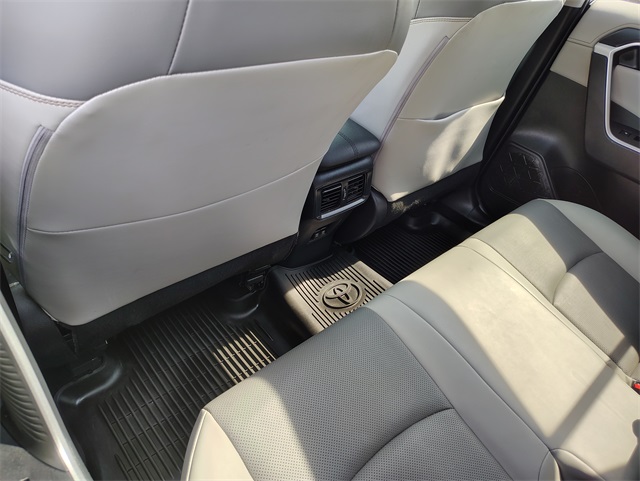 2019 Toyota RAV4 Limited photo 27