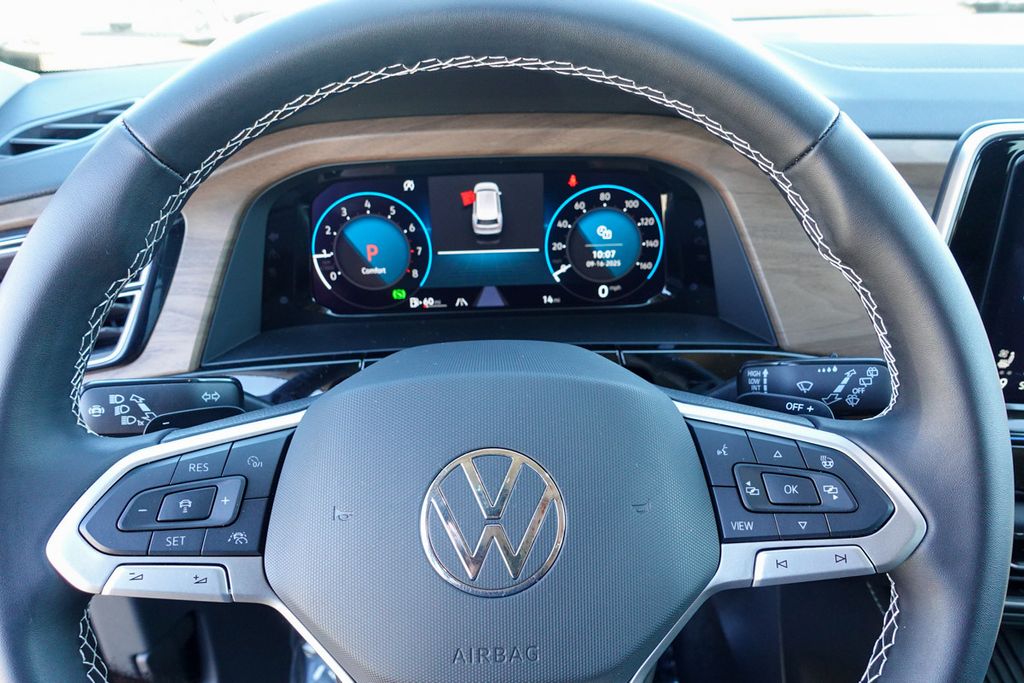 2025 Volkswagen Atlas SE photo 12
