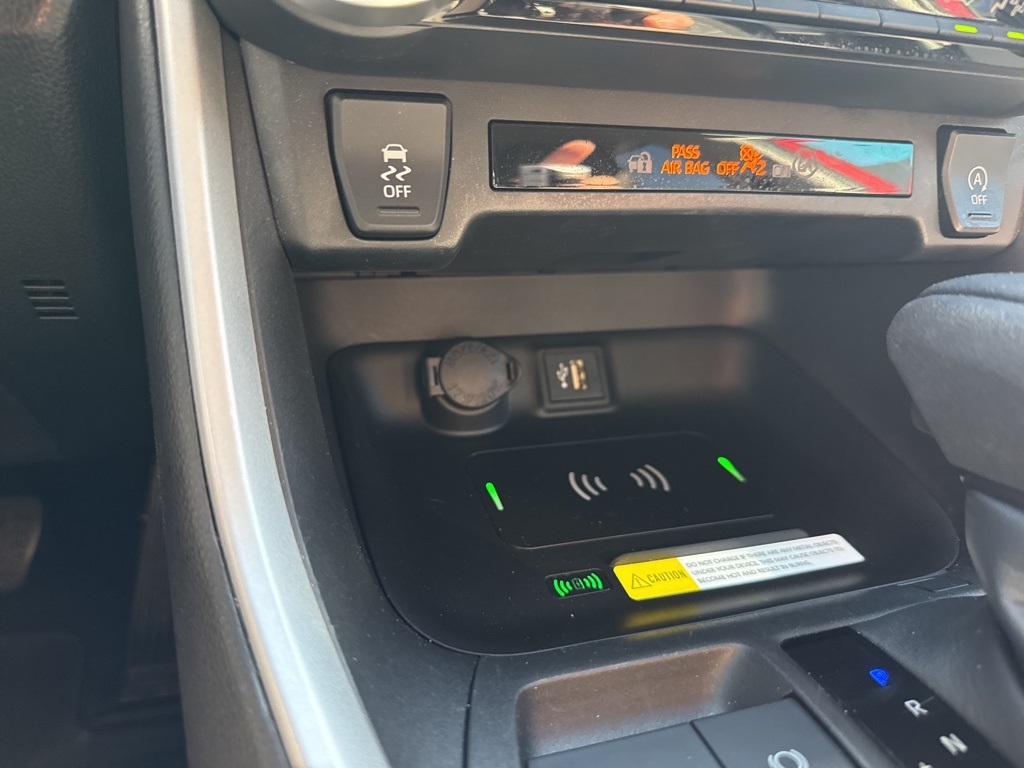 2023 Toyota RAV4 XLE photo 22