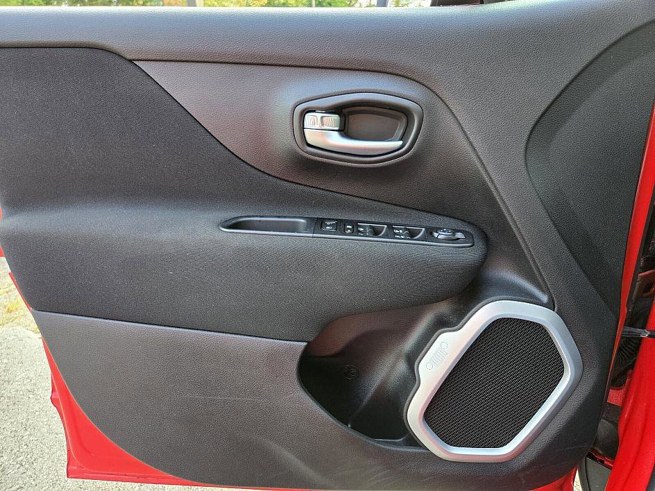 2020 Jeep Renegade Latitude photo 28