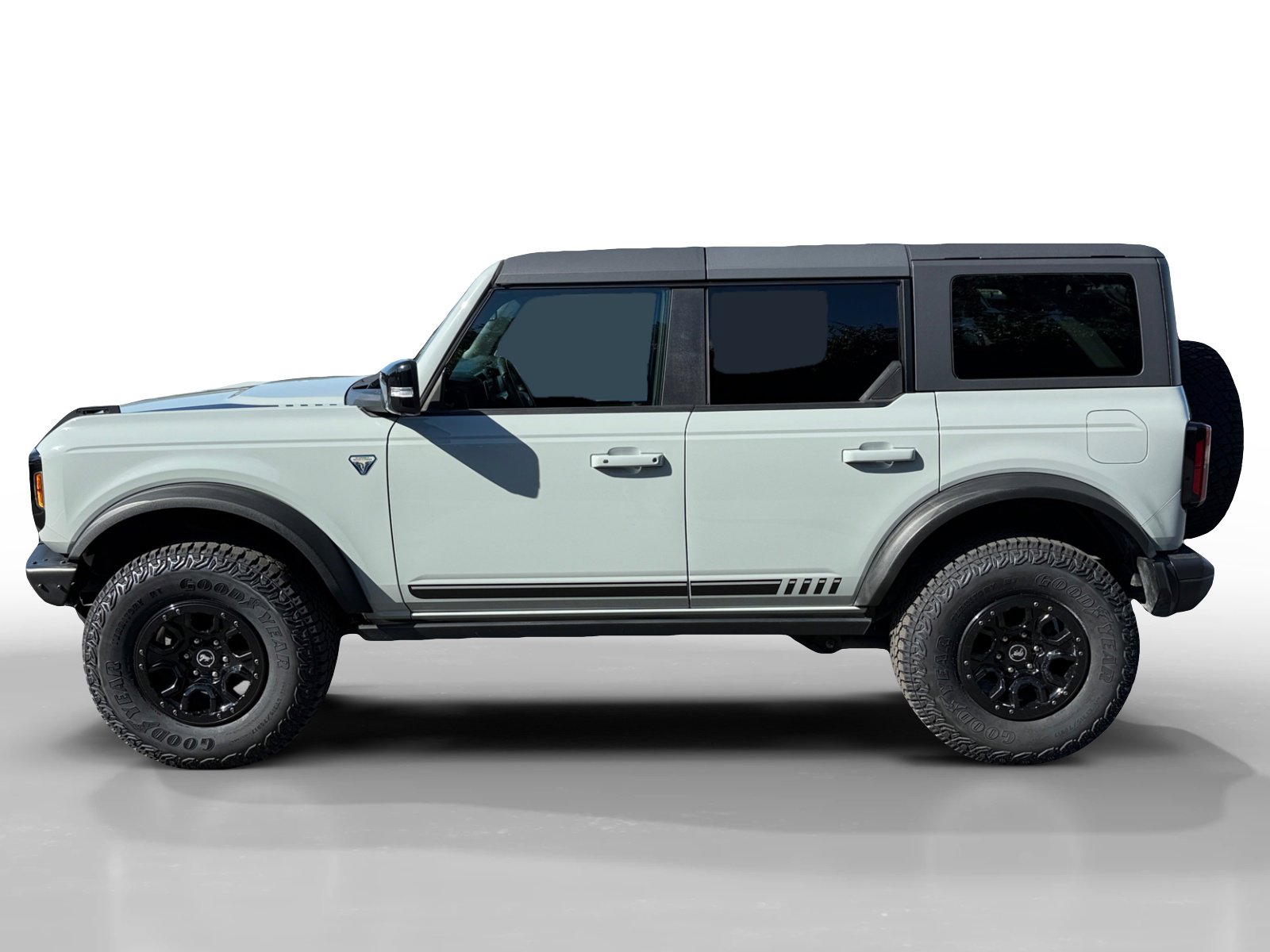 2021 Ford Bronco First Edition photo 2