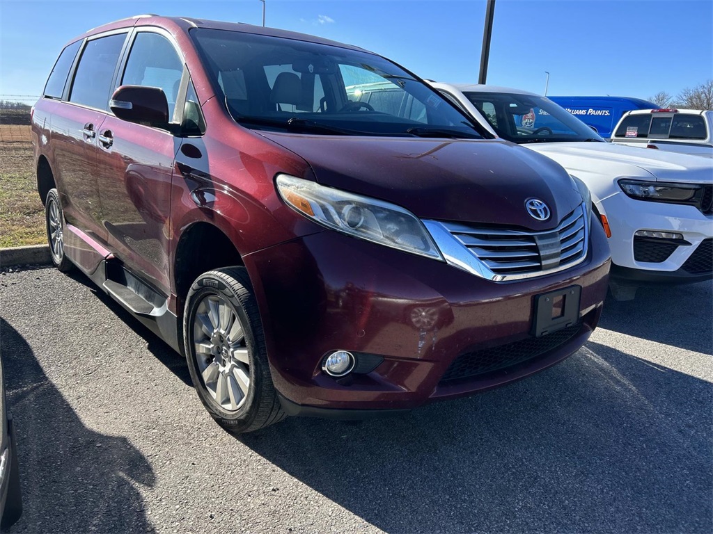 2015 Toyota Sienna Limited Premium's photo