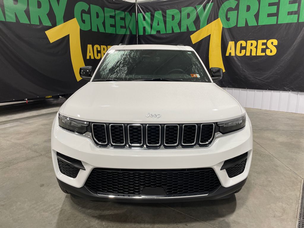 2025 Jeep Grand Cherokee Laredo photo 2