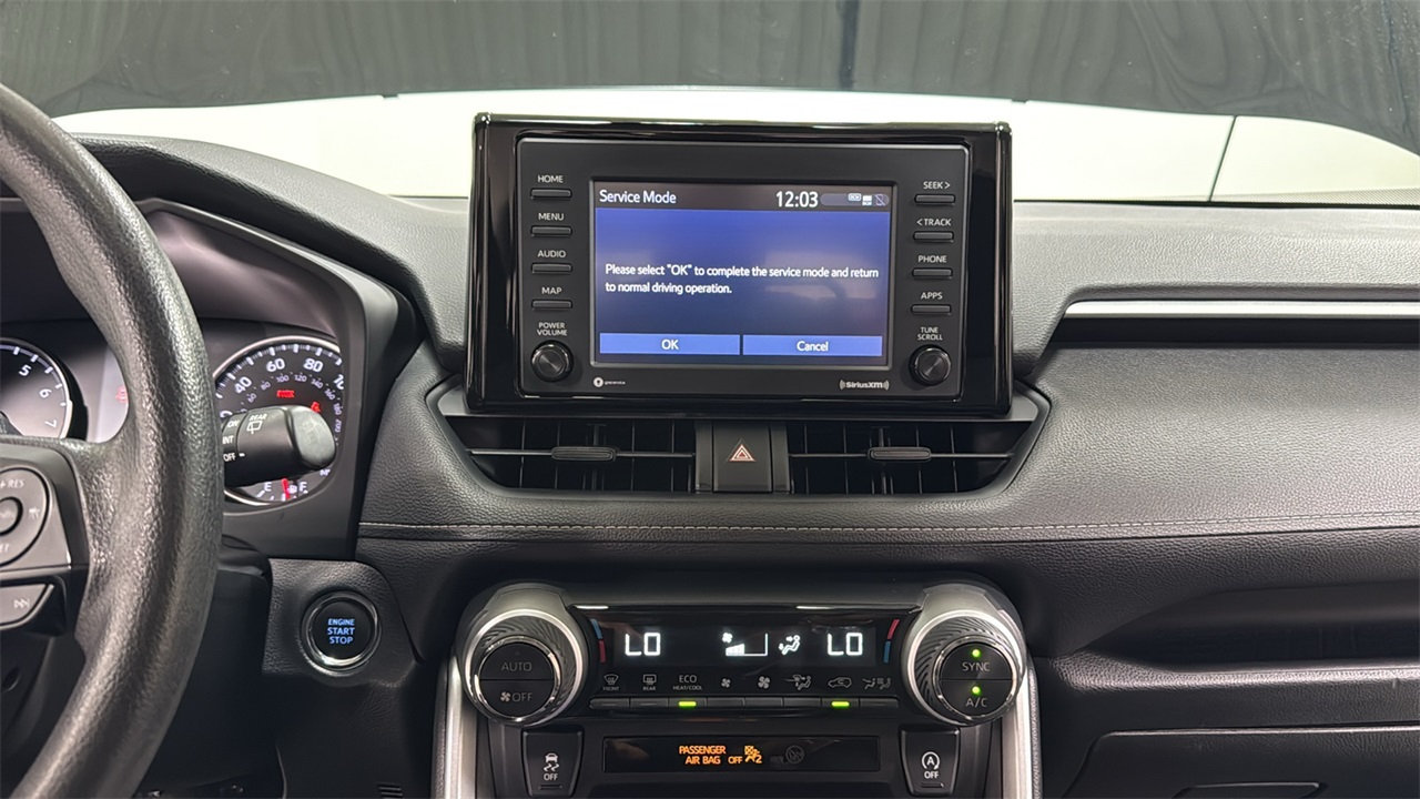 2021 Toyota RAV4 XLE photo 10