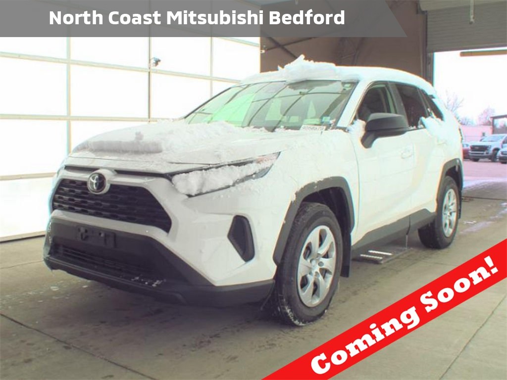 2022 Toyota RAV4 LE's photo