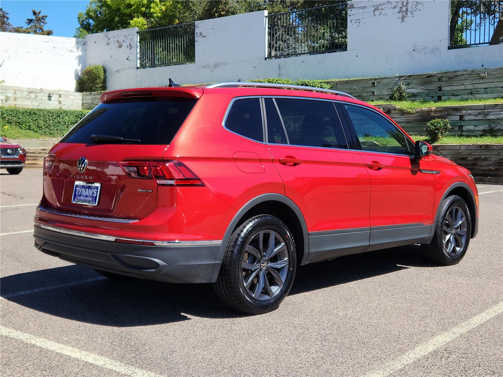 2022 Volkswagen Tiguan SE photo 3