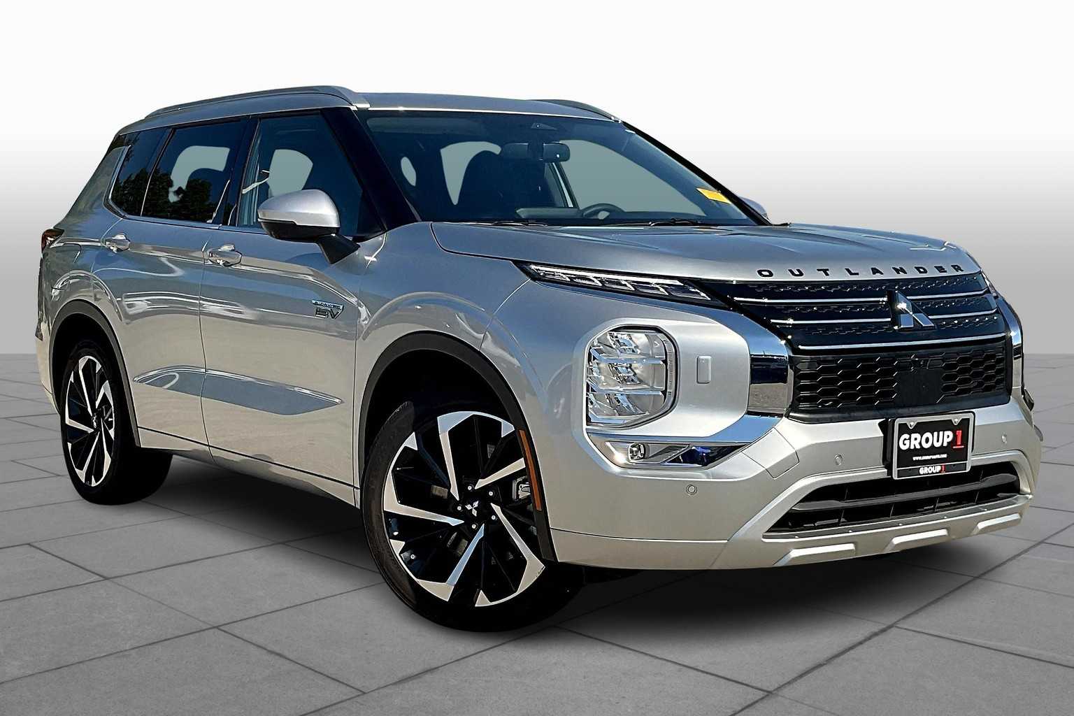 2023 Mitsubishi Outlander SEL photo 2