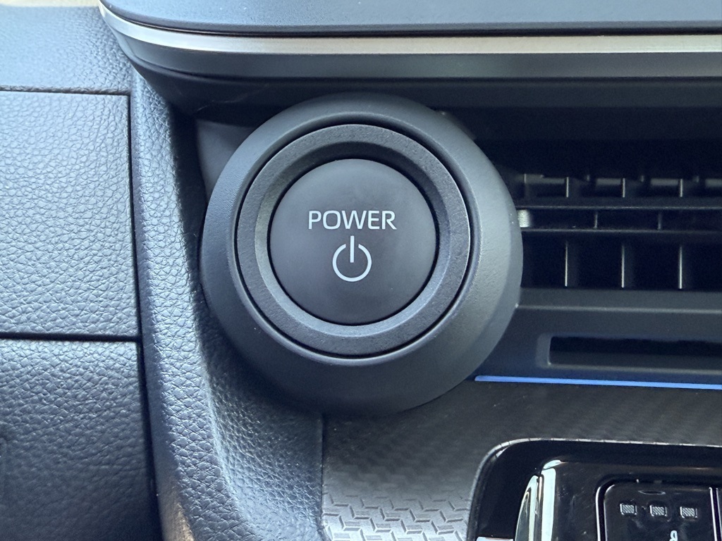 2024 Toyota Prius XLE photo 26