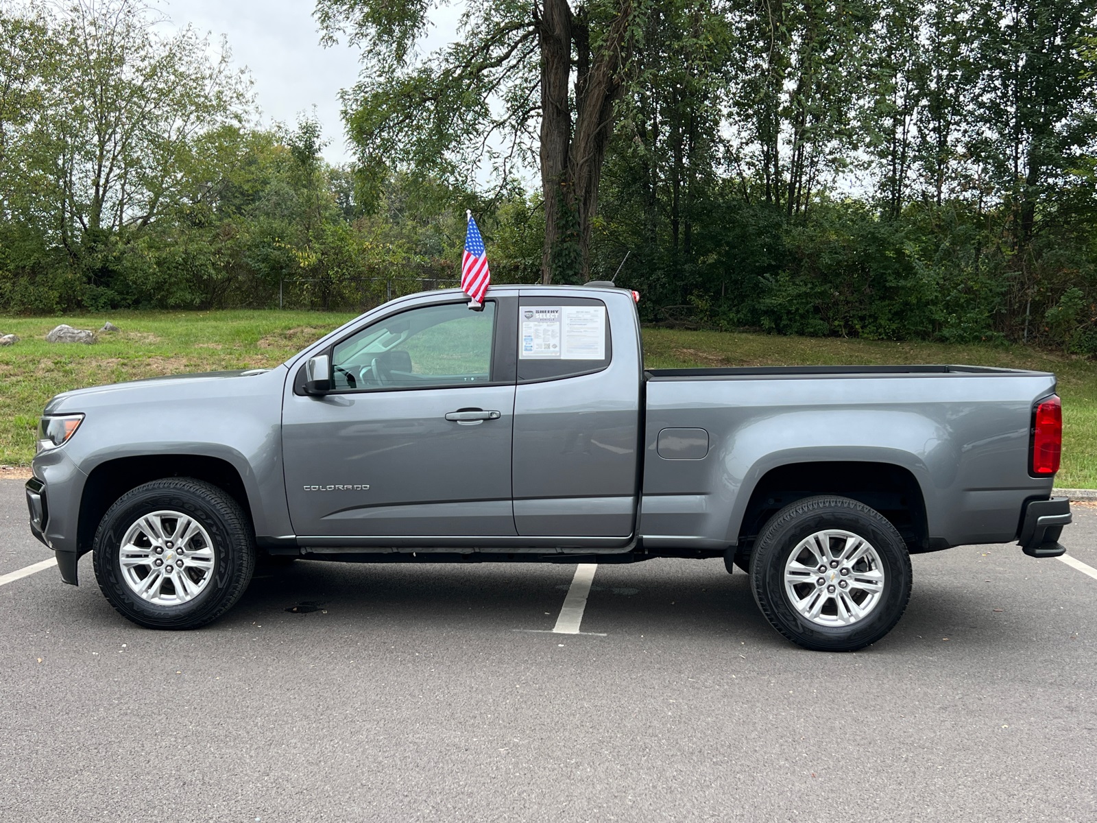 2021 Chevrolet Colorado LT photo 3