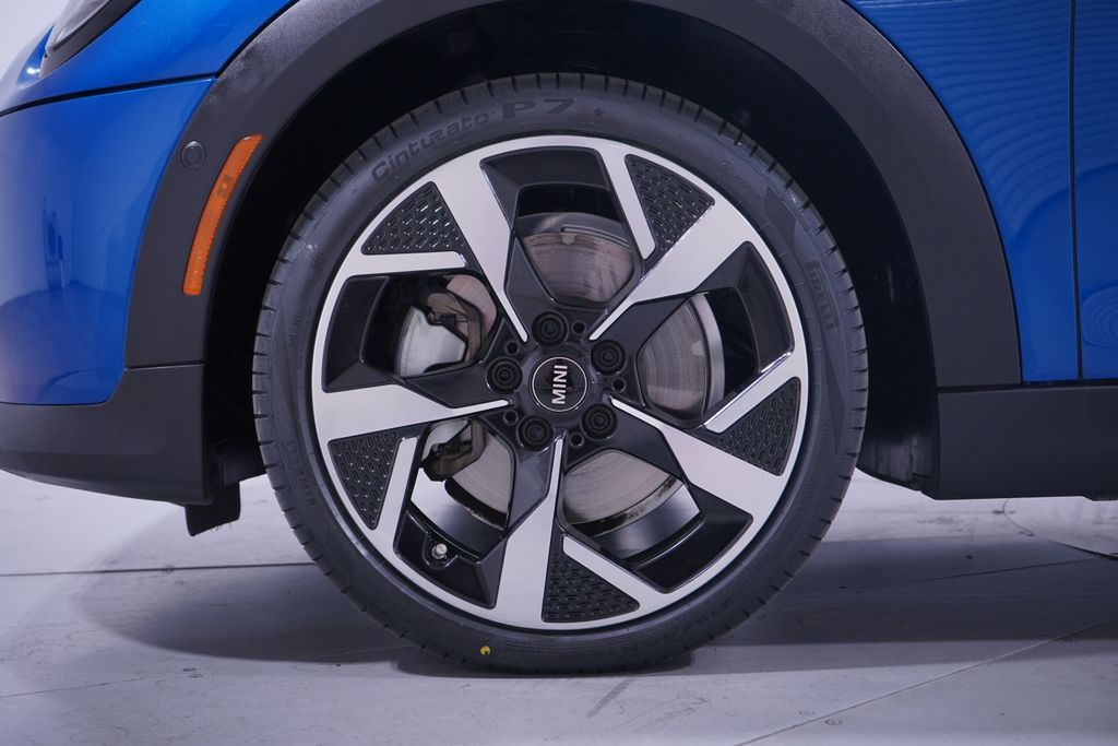 2025 Mini Cooper Signature photo 2
