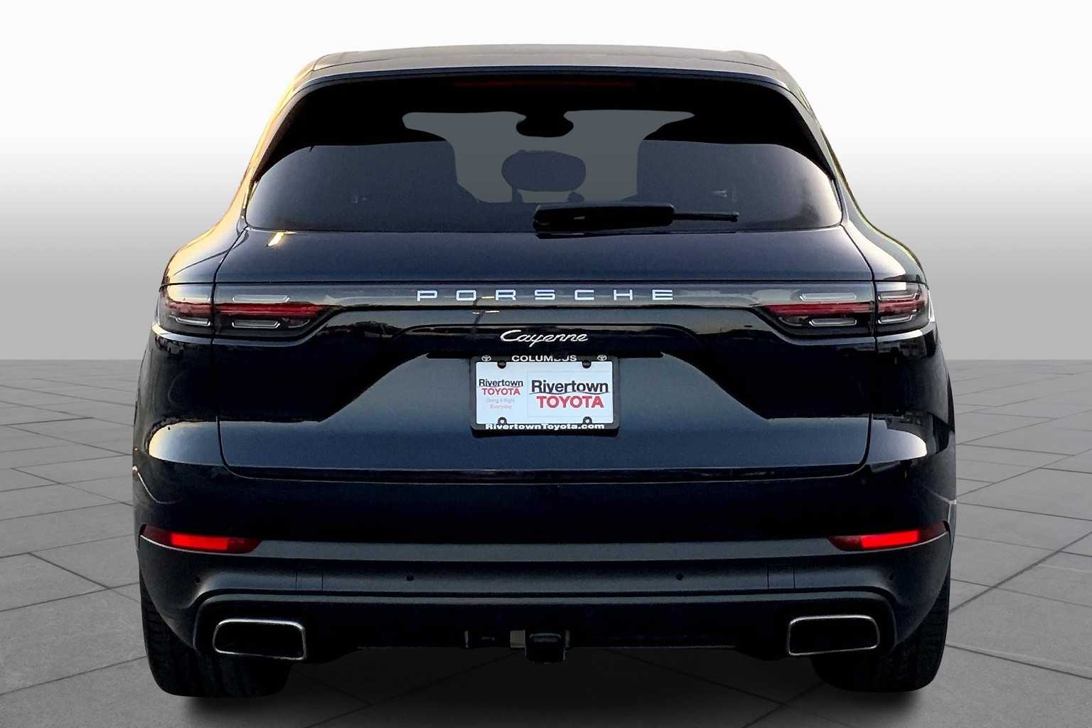 2022 Porsche Cayenne Base photo 4