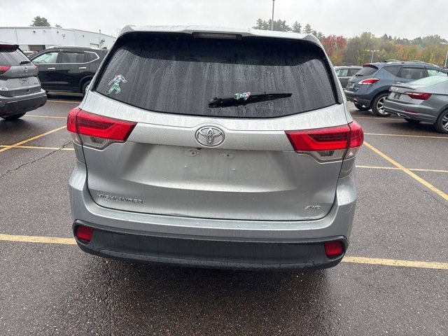 2017 Toyota Highlander LE Plus photo 6