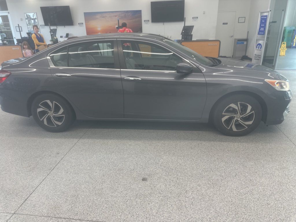 2017 Honda Accord LX photo 14