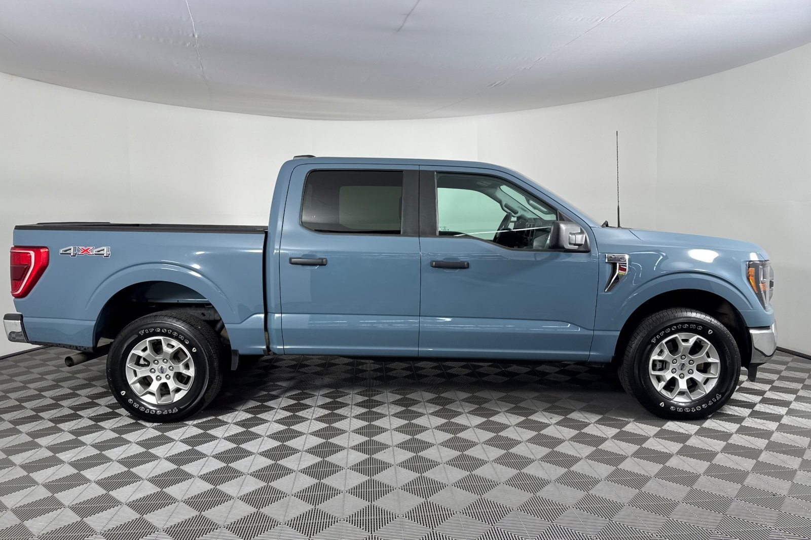 2023 Ford F-150 XLT photo 3