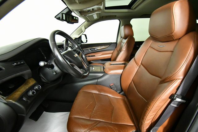 2016 Cadillac Escalade Luxury photo 4