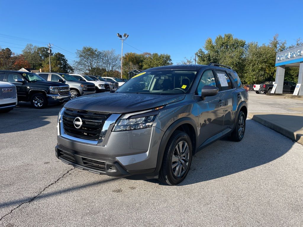 2025 Nissan Pathfinder SV photo 2