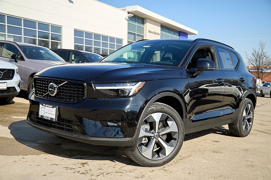2026 VOLVO XC40 - Image 1
