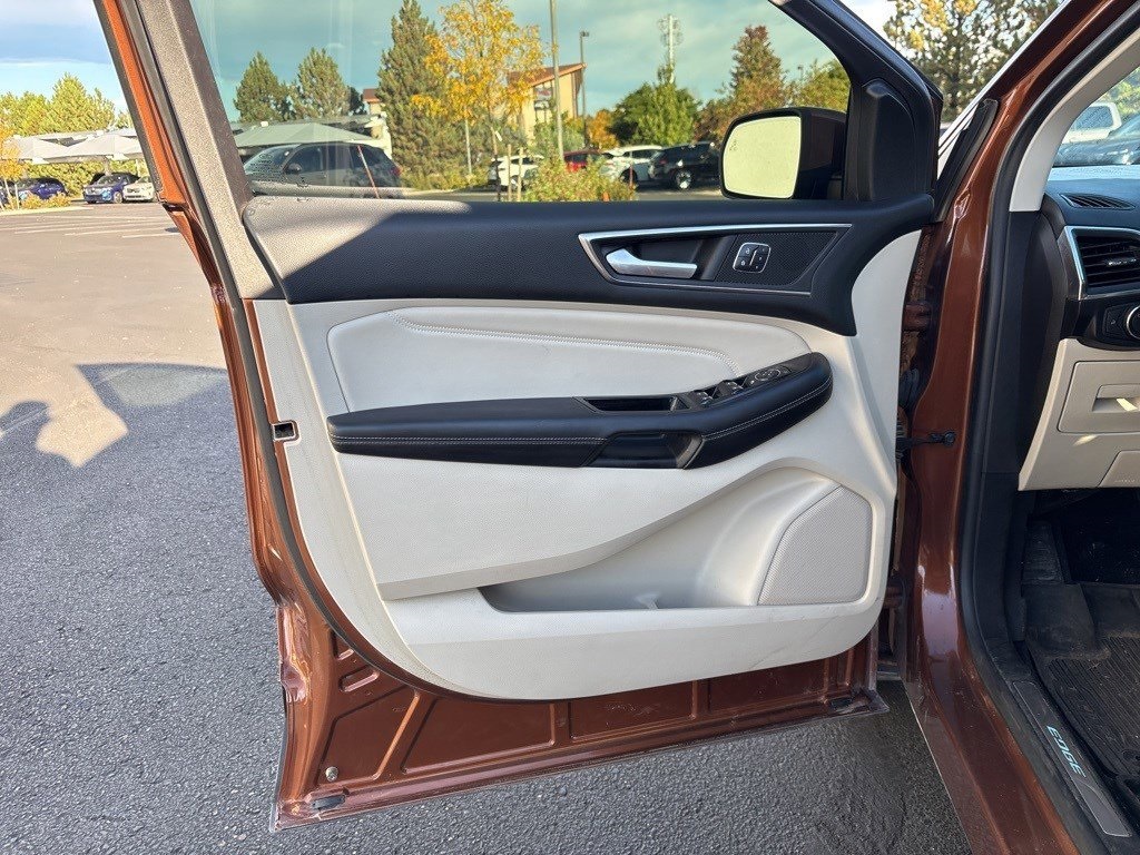 2017 Ford Edge Titanium photo 9