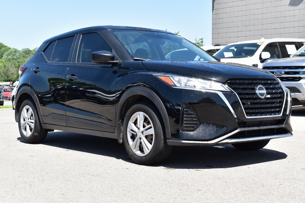 2023 Nissan Kicks S photo 3