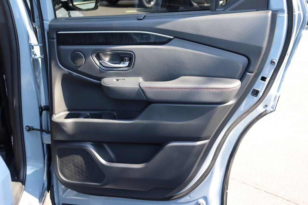 2025 Honda Pilot Black Edition photo 15